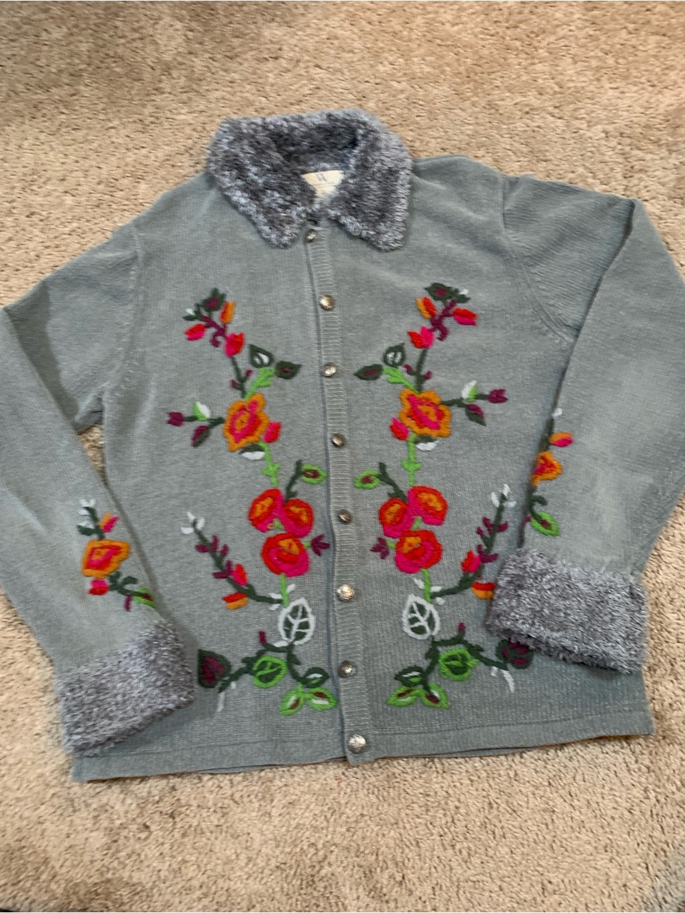 Embroidered Floral Button-Up Women's Sweater - Gray